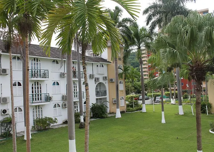 Castle By The Shore Apartment *